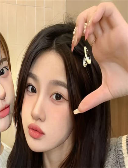 《妈妈和女儿的性爱减肥法》不同导演版本比较：艺术风格差异分析，发布会实录