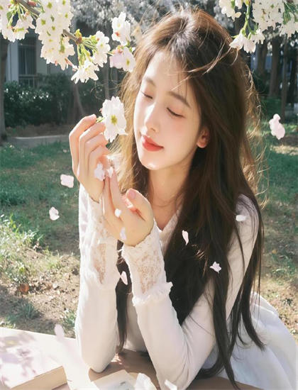 美术指导：《好运来2025》色彩的运用技巧与情绪传达——声音设计的艺术分析